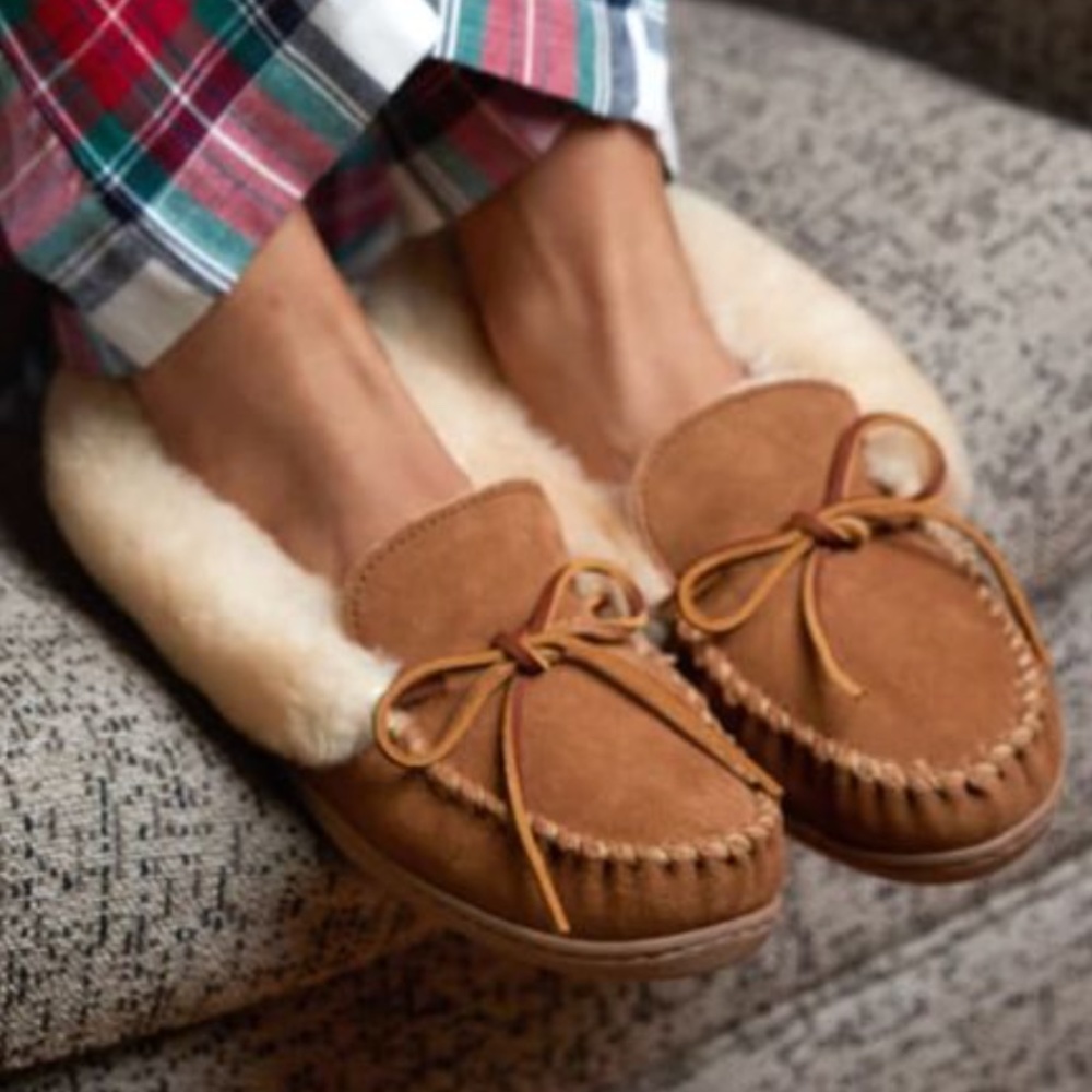 Alpine Genuine Shearling Minnetonka Moccasin Slipper, size 8